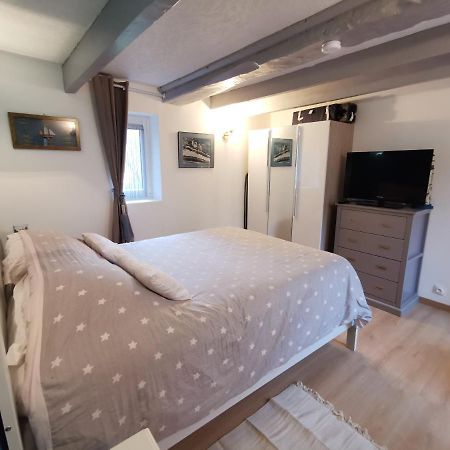 Apartamento Le Rez De Jardin Honfleur Exterior foto